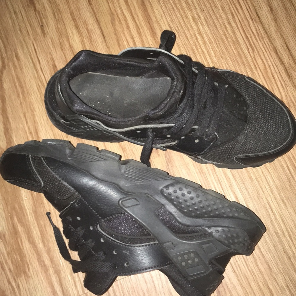 Black Huaraches